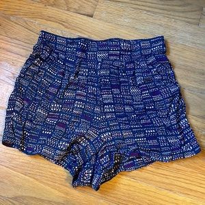 Flowy shorts with geometric pattern